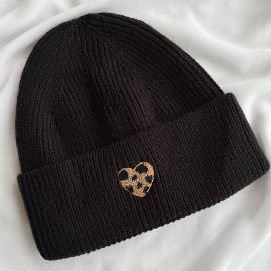 Mütze Herz Leo Schwarz